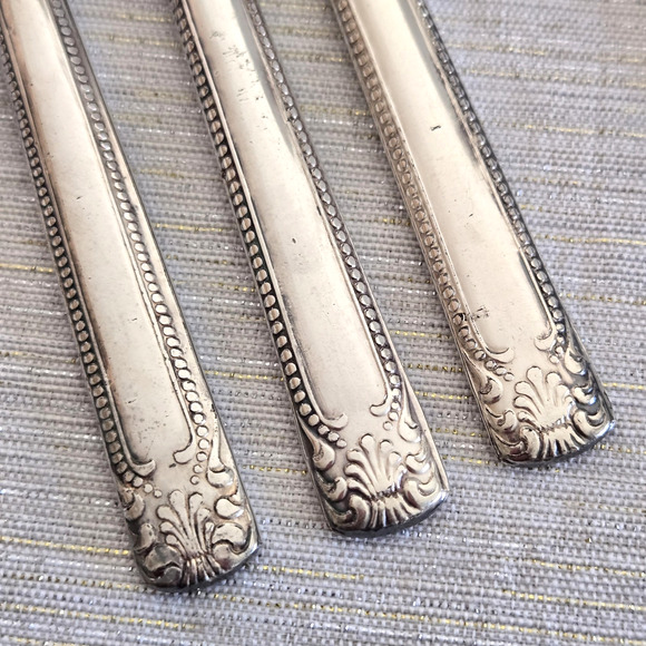 Antique Silverplate Butter Knives Colonial Silver Co Ornate Shell Handle 6 Count - Picture 4 of 12